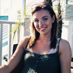 Meet your Posher, Caitlin